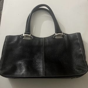 Tods 90s Black Pebbled Leather Shoulder Bag